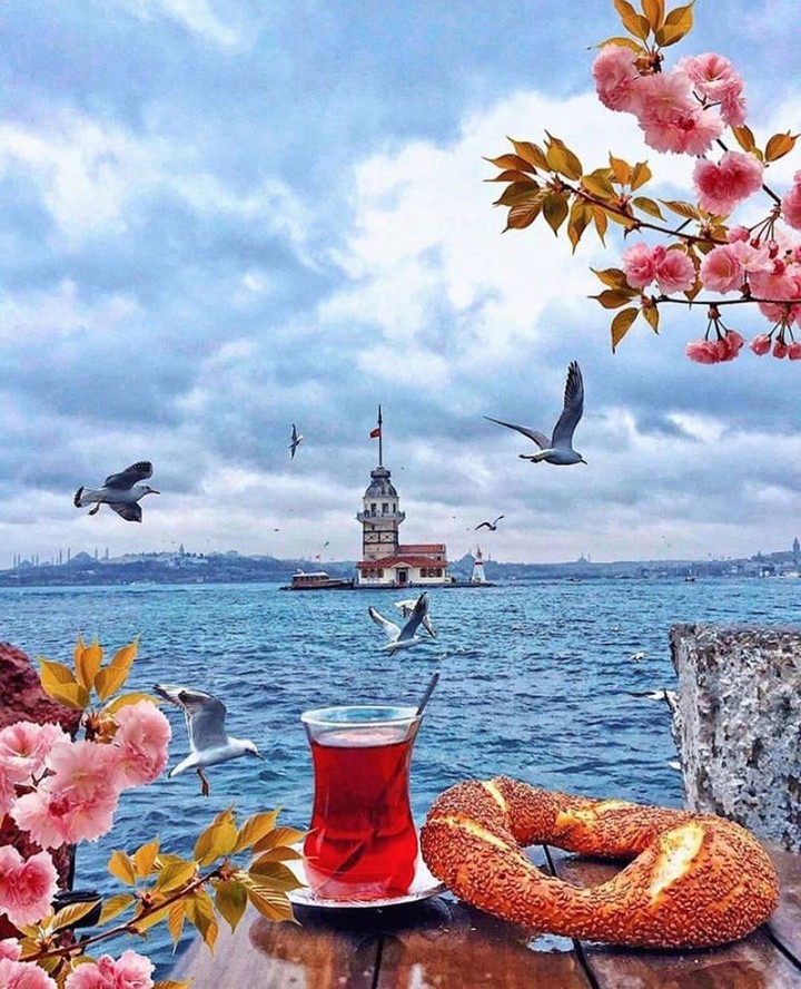 çay ve simitle herşey çok güzel