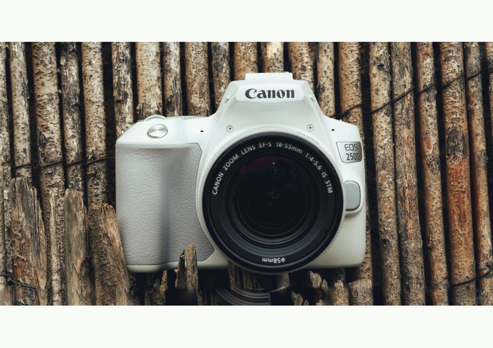 DSLR camera