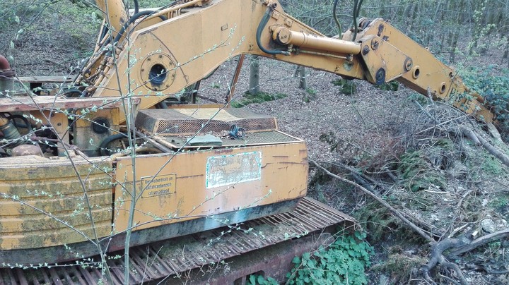 verlassener bagger