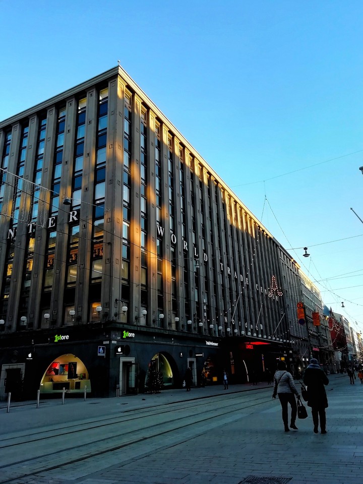 The main shopping street of Helsinki.