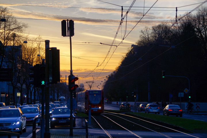 Sunset und waiting on train