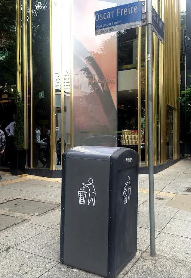 Oscar Freire Street, Urban Furniture