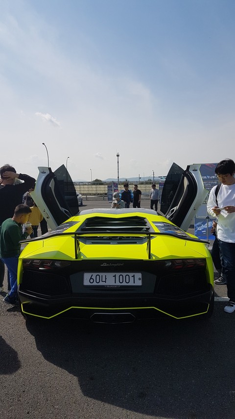 Lamborghini Aventador LP700-4
