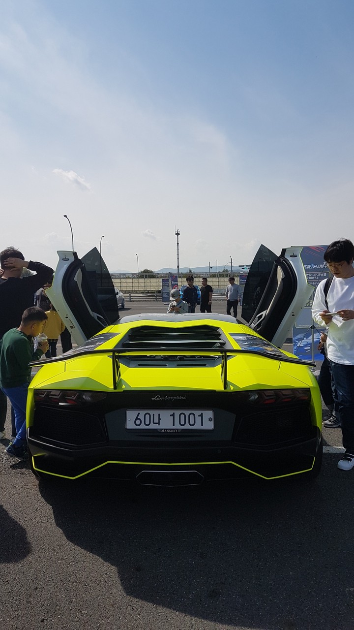 Lamborghini Aventador LP700-4