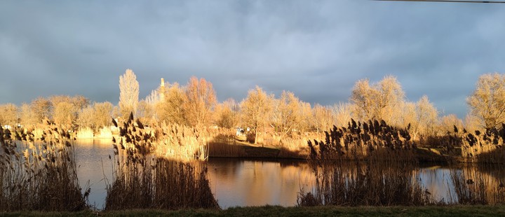 Fishing lake (winter)
