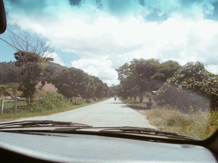 •um belo dia de manhã na estrada•