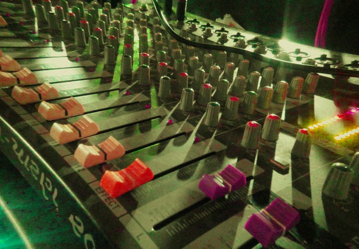 Music mixer