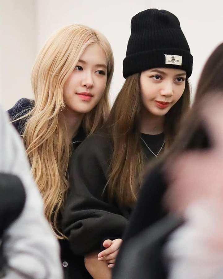 201123 BLACKPINK : ROSÉ&LISA (4)