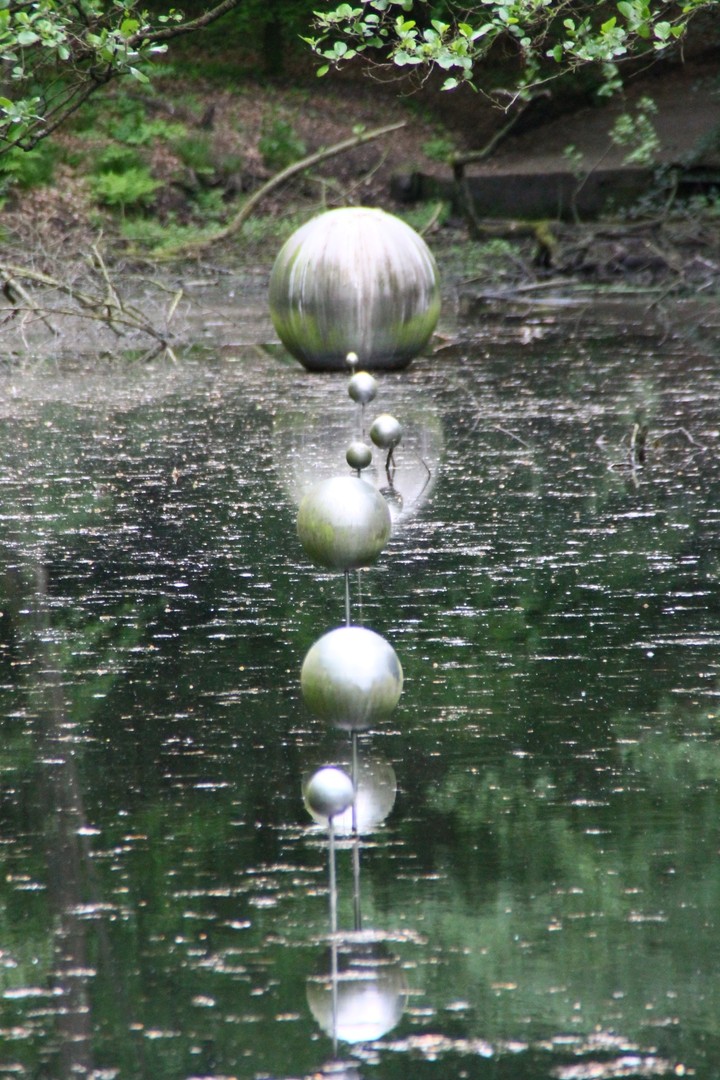 balls in water
