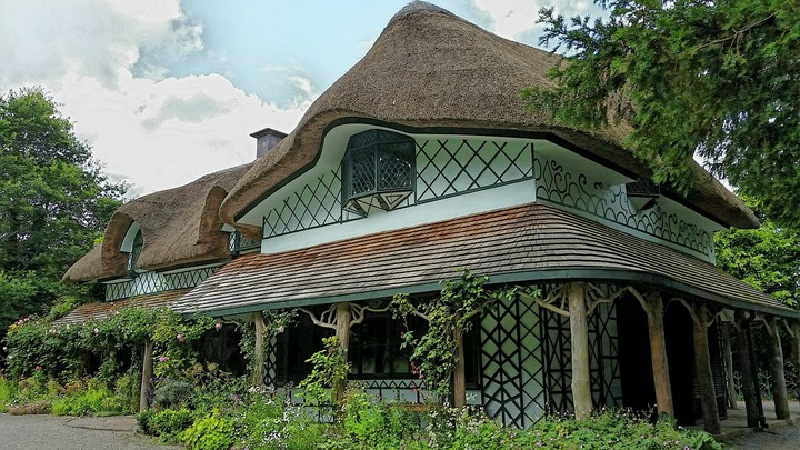 thatched cottage