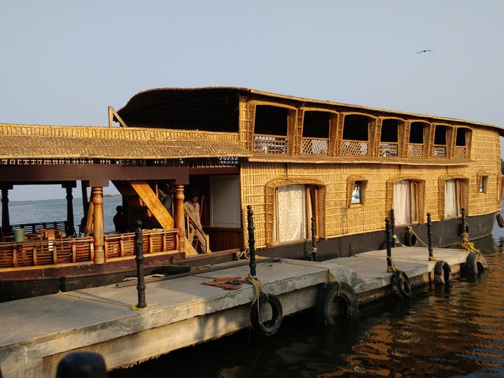 Boat#Hotel