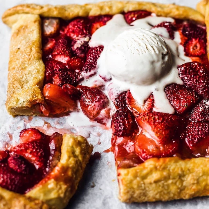 Strawberry and vanilla galette