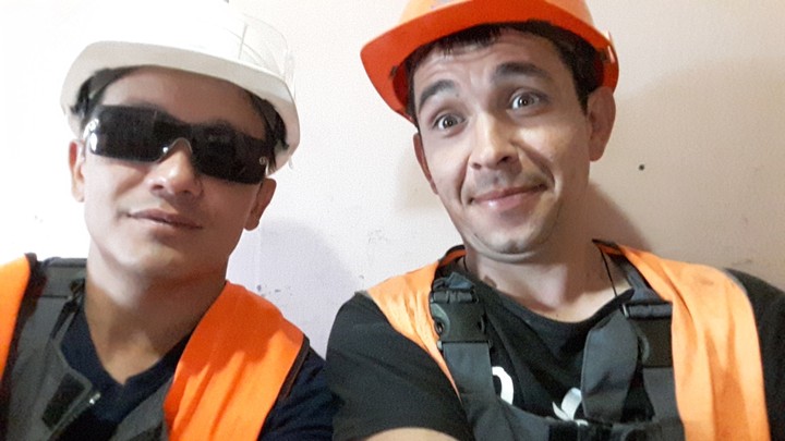 На работе.