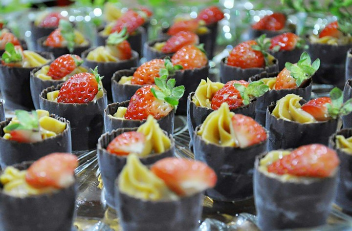 Copo de chocolate com morango