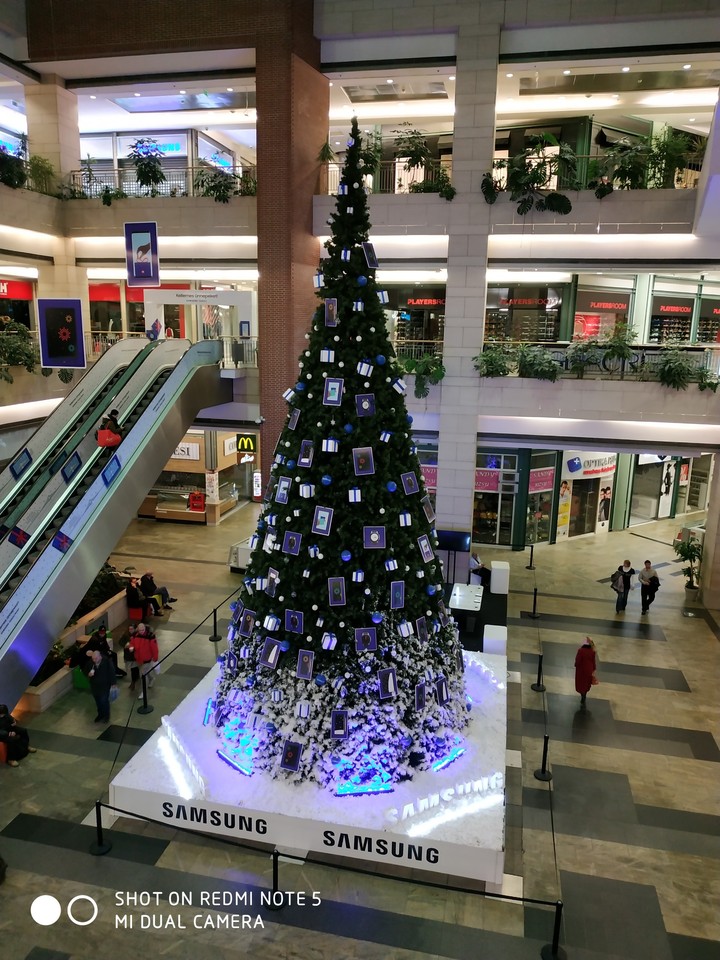 SAMSUNG Christmas tree