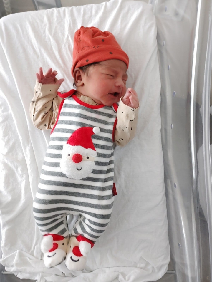 baby pose#whn frns bcm family#eldersisbabyboy