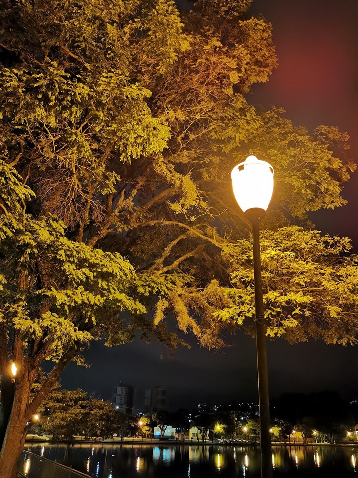 Lago dos Patos à noite
