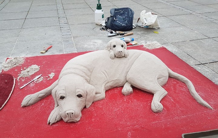 Hunde aus Sand