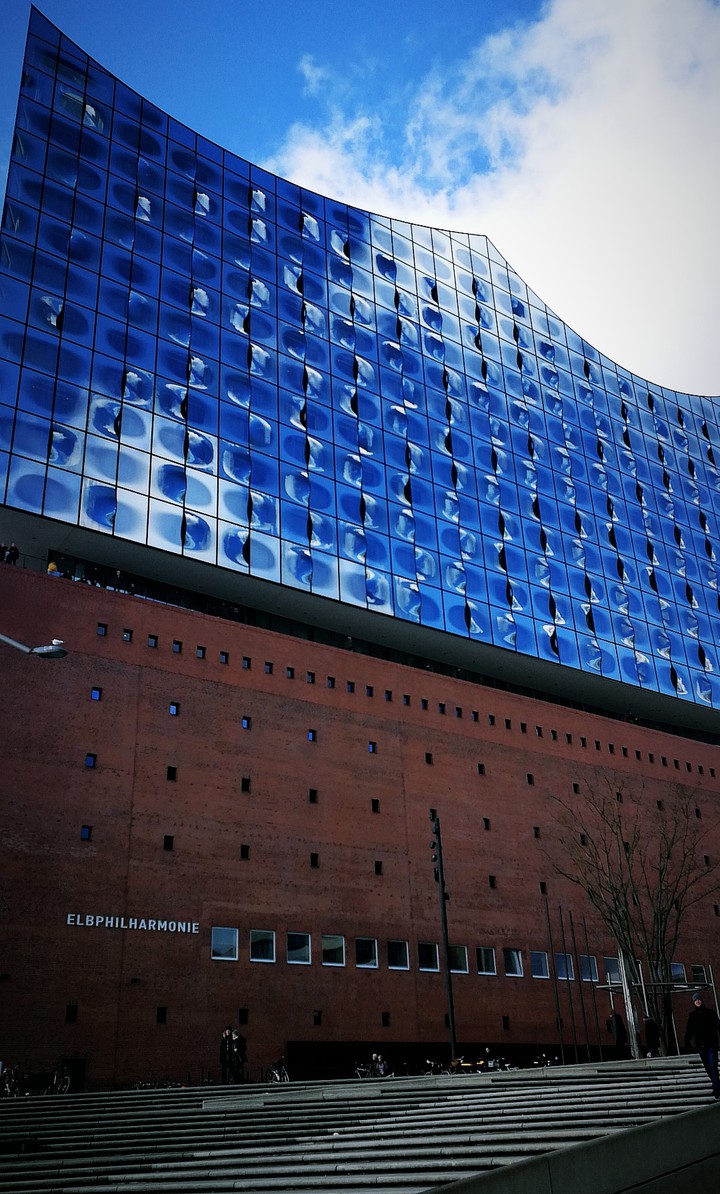 × Elbphilharmonie ×