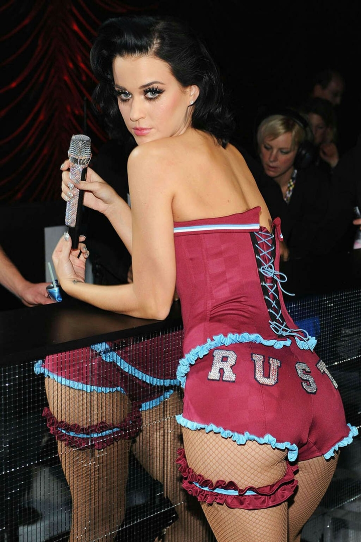 Katy Perry Performing Attire