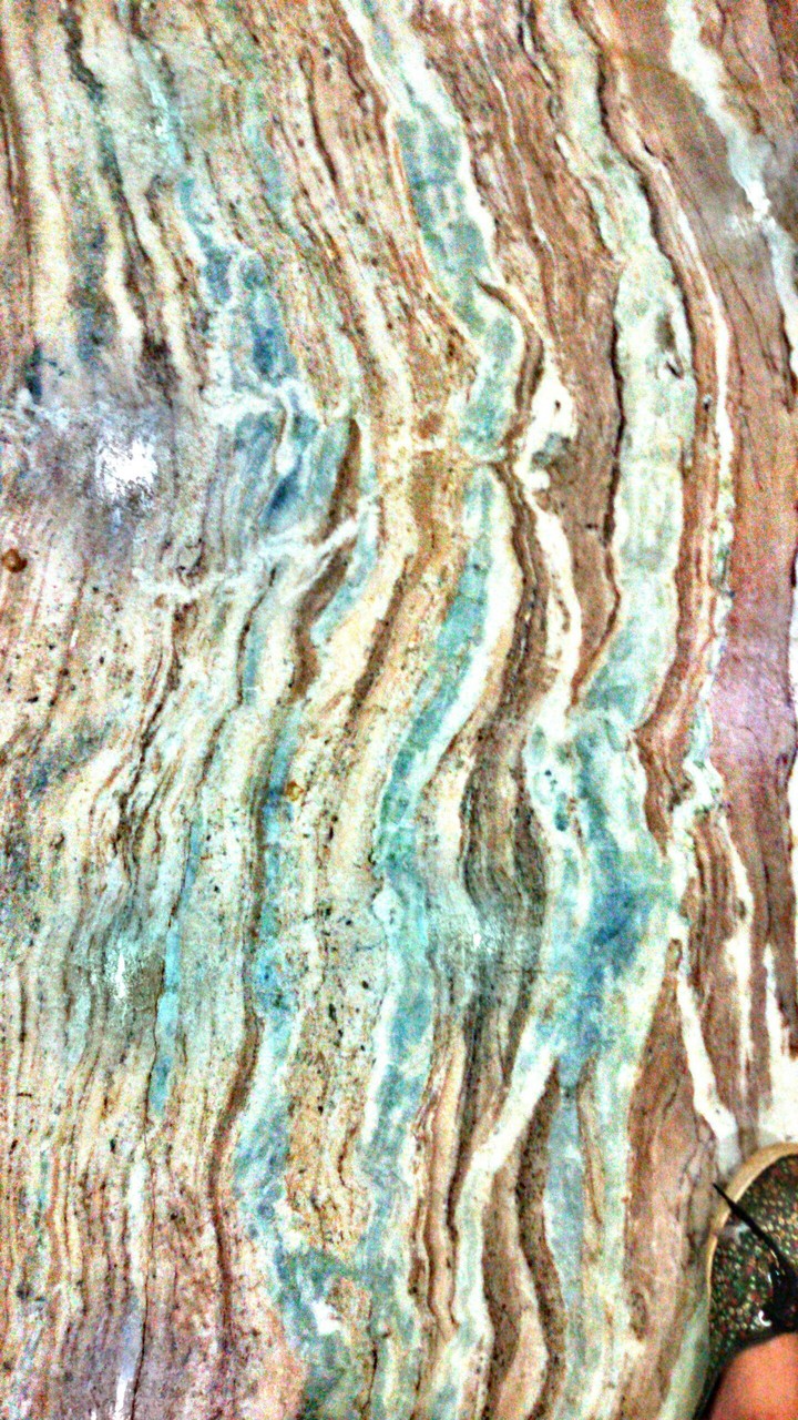 such a vivid floor..