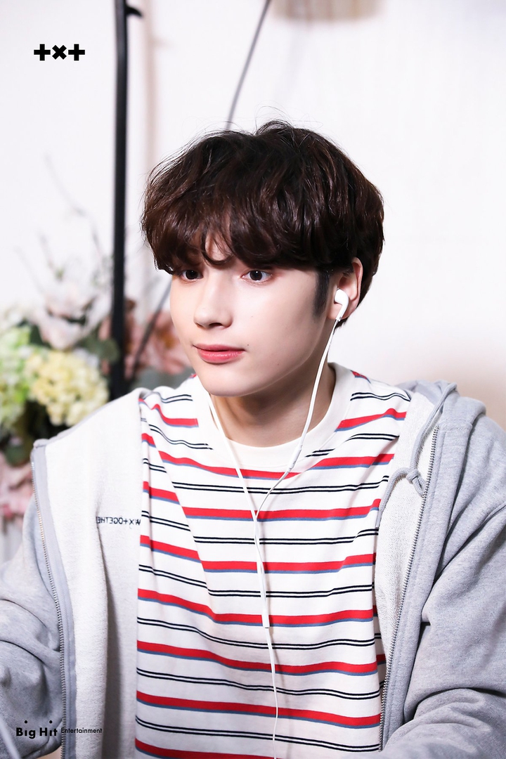 T♡M♡RR♡W X T♡GETHER - Huening kai