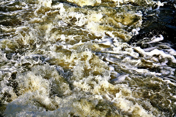 Бурная вода