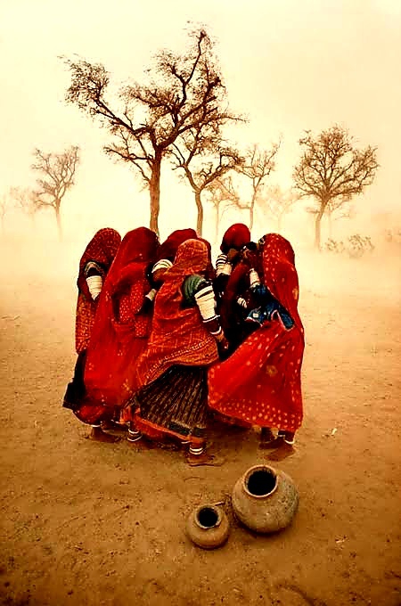 Women are stuck in sandstorms while fetching water