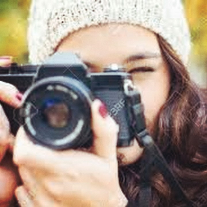 chica con camara 