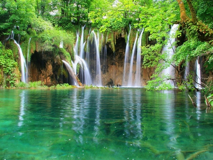 Naran Khaghan waterfalls