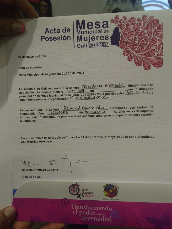 el diploma de confirmación de mesa de mujeres
