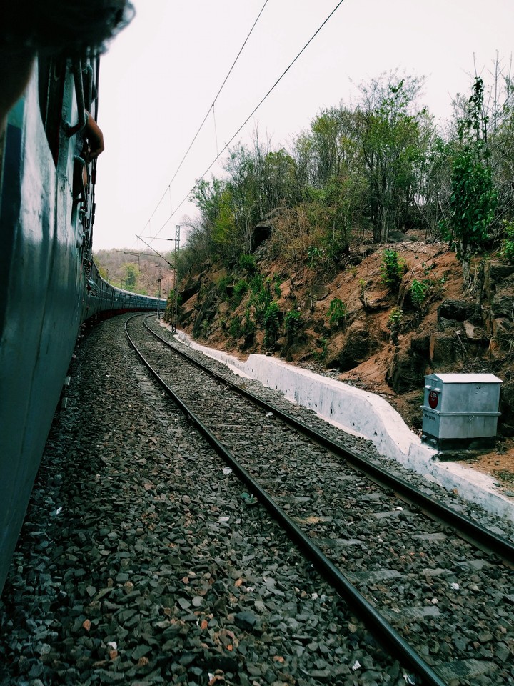 Safar khoobsurat hai manjil se bhi 