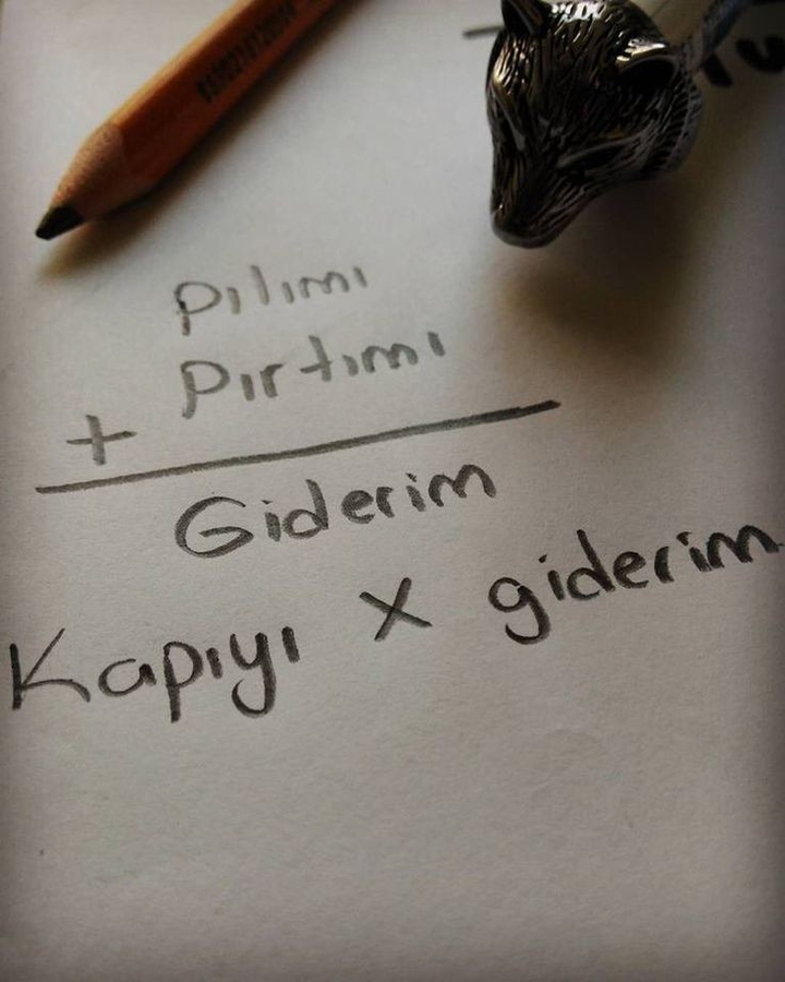 pılımı pırtımı toplar giderim kapıyı da çarpar giderim