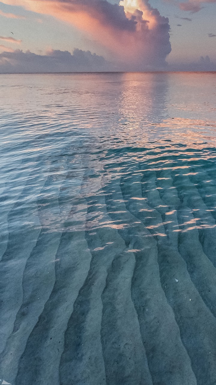 Walking on Sand to Horizon