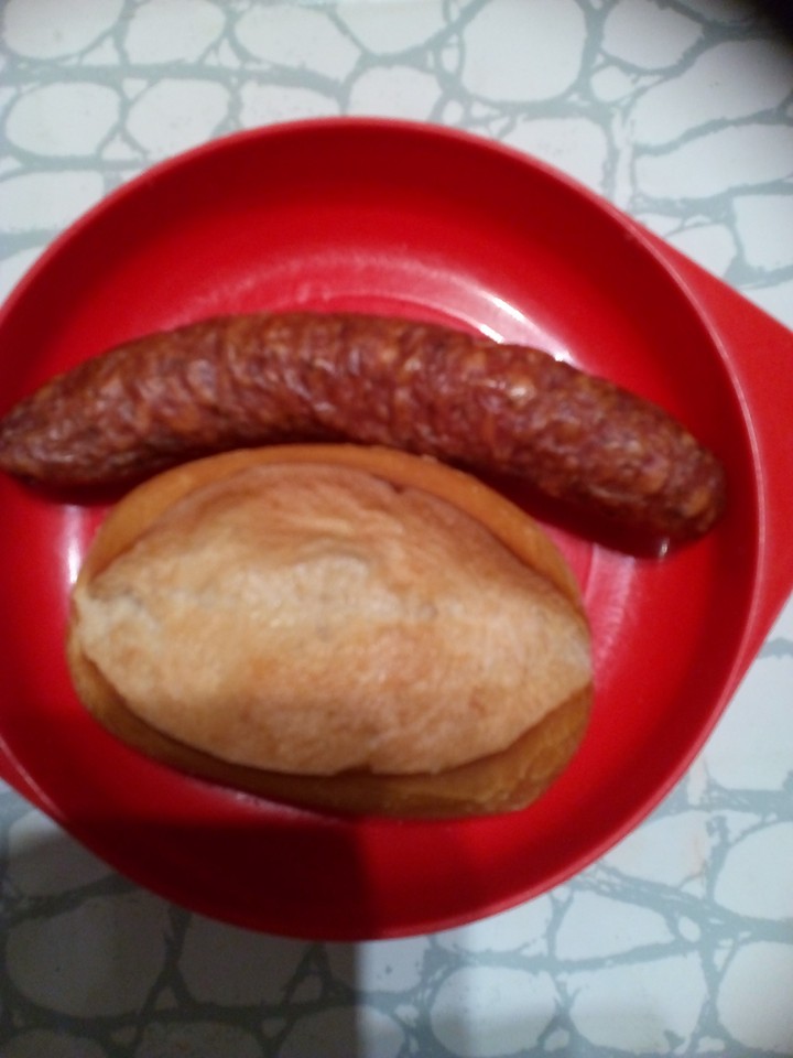 Mein abendbrot.Knaker und Semmell.