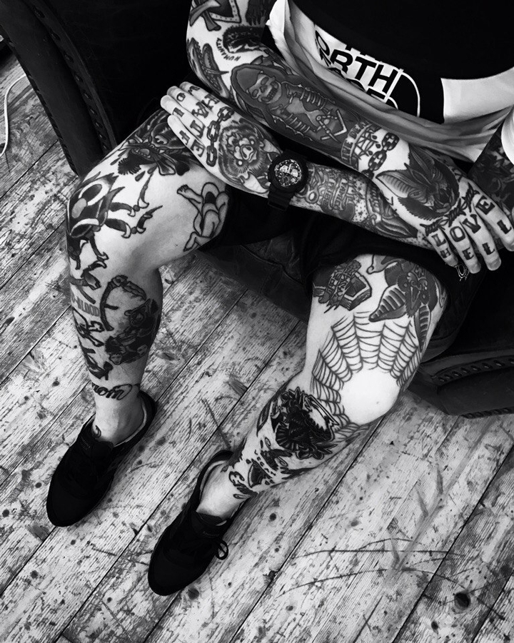 ✖