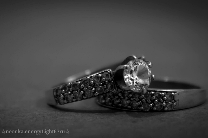 Rings with diamond