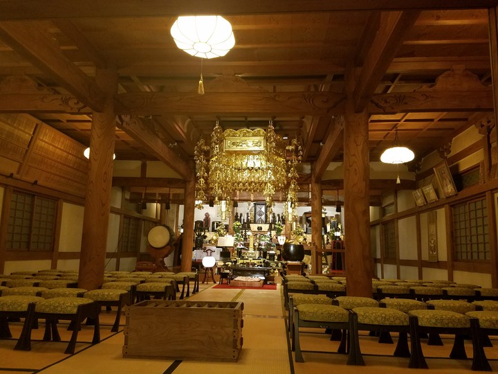 お盆　寺