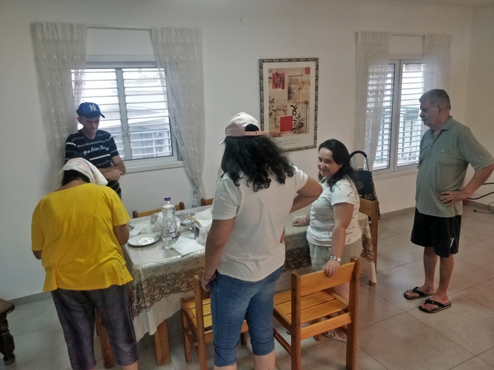 בדירה שלנו עושים קידוש