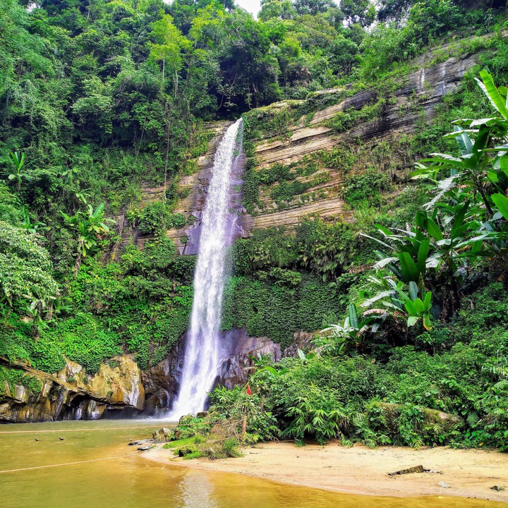 madhobkundo waterfall,