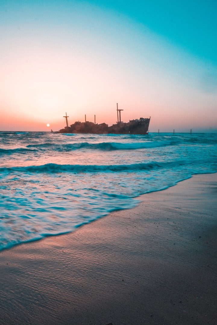 aground ship