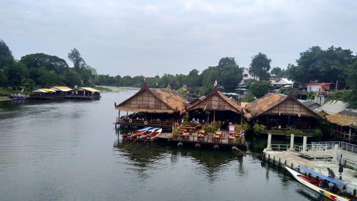 #floatingresto