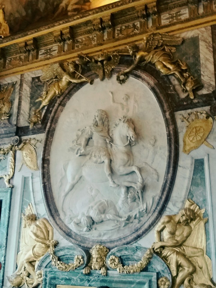 À cheval