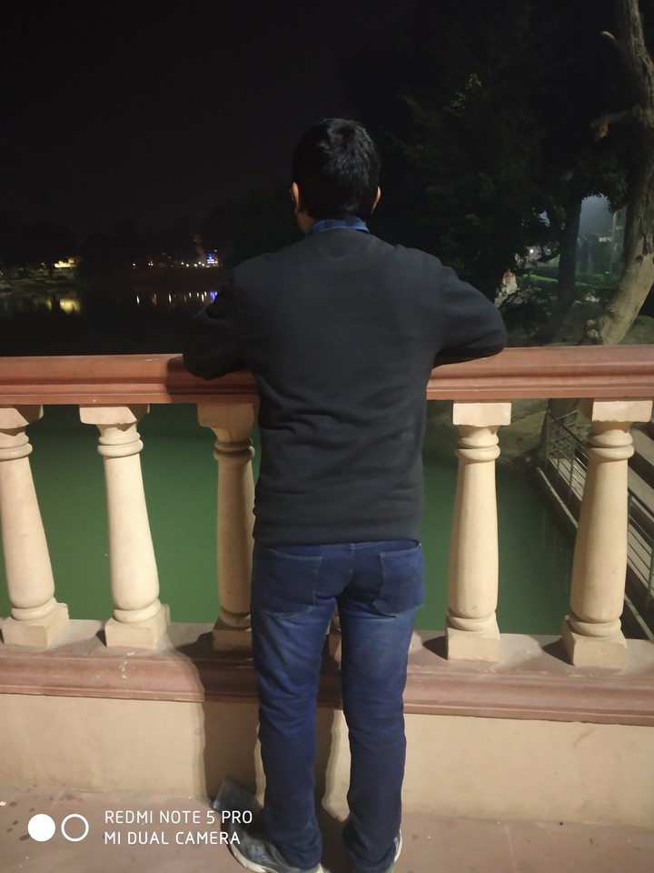 manzile apni h but Rasta koi aur bta rha hi