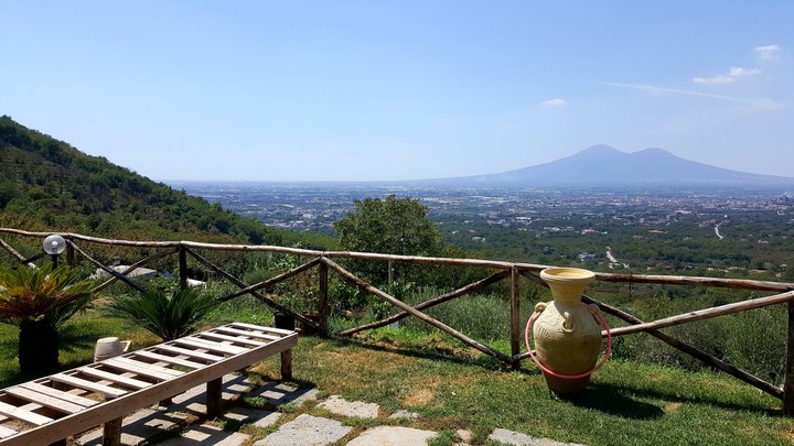 Vesuvio visto dalla collina