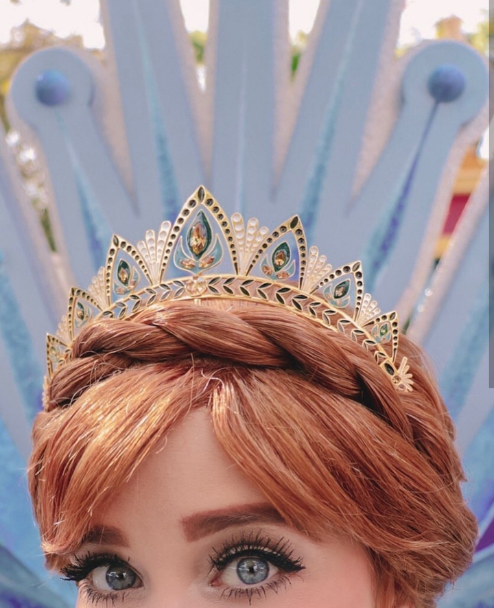 QUEEN ANNA