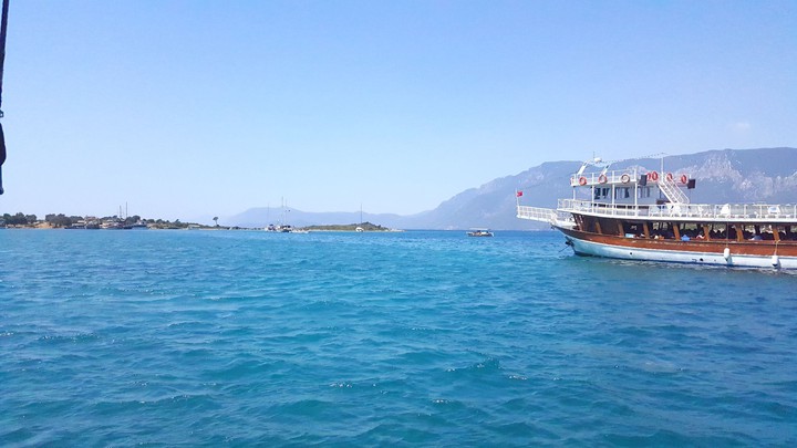 boat tour