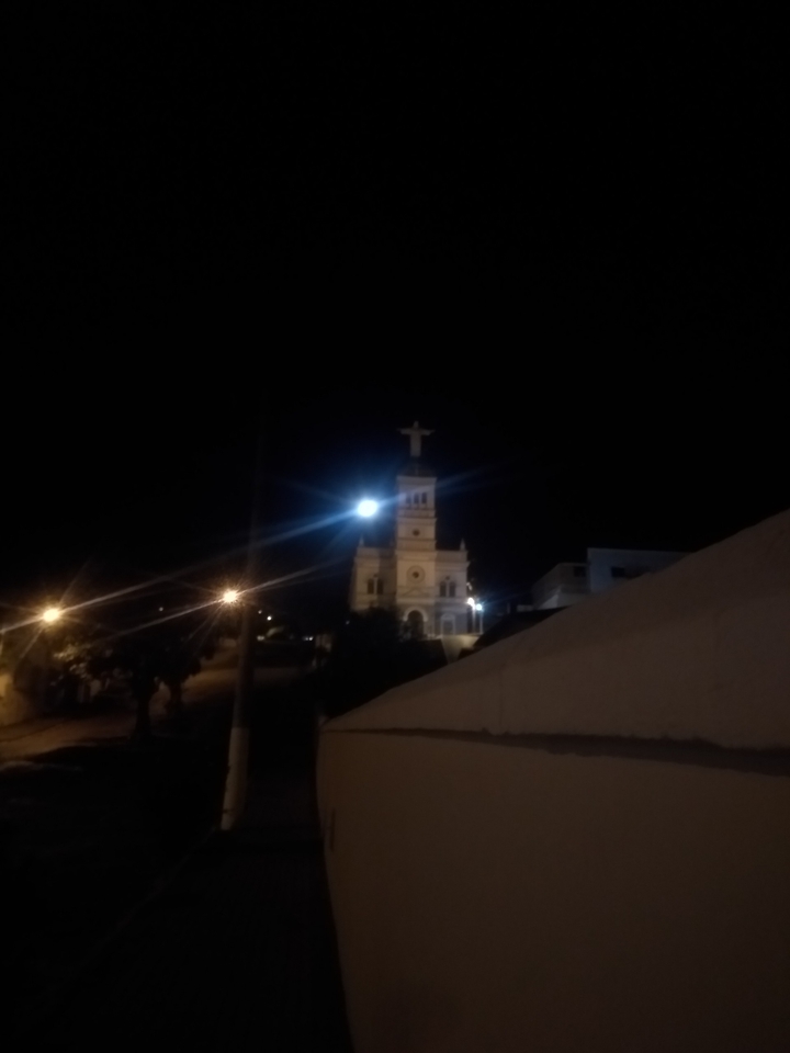 Igreja e Lua