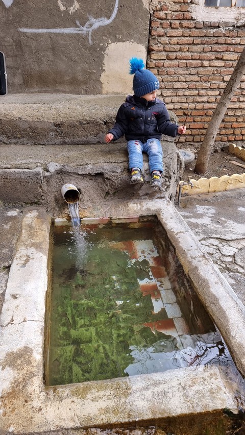 Water, concrete桌布
