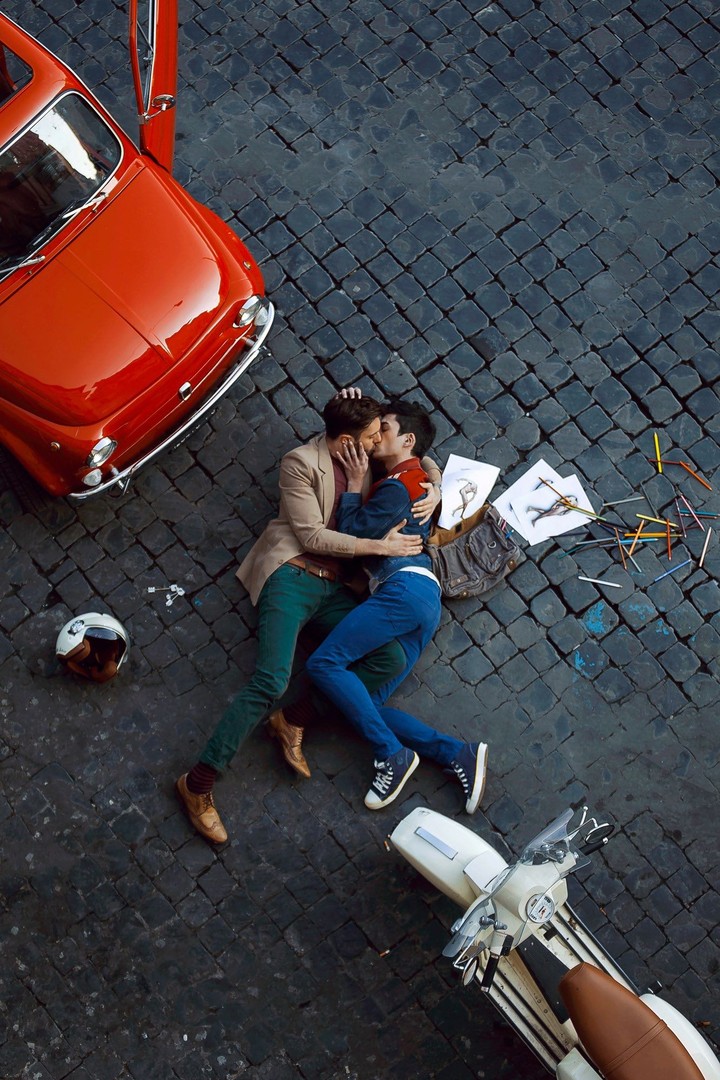 Gay kissing